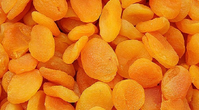 مراحل تهیه برگه زردآلو در خانه